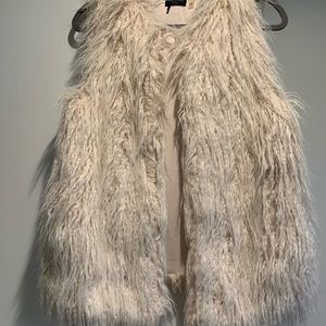 Light crème faux fur vest